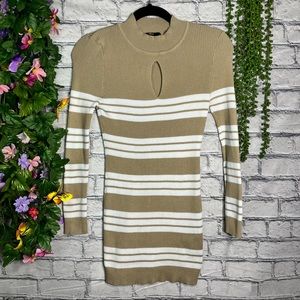 ./🌼3/$30🌼L.A. Knit Collection Stripped Keyhole Neckline Sweater Size Large